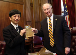  Gov. Robert Bentley meets with Takashi Shinozuka, Japan Consul-General, at the Alabama Capitol this month. (Governor’s Office, Jamie Martin)