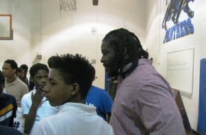 Jeremy Towns with Putnam Middle School students on Career Day. The former NFL player and future medical student wants to broaden students’ horizons and influence their destiny. (Nathan Turner Jr./Alabama NewsCenter)