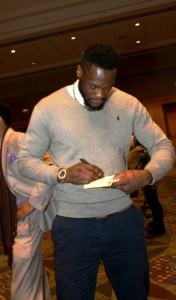  Deontay Wilder signs autographs. (Solomon Crenshaw Jr. / Alabama NewsCenter)