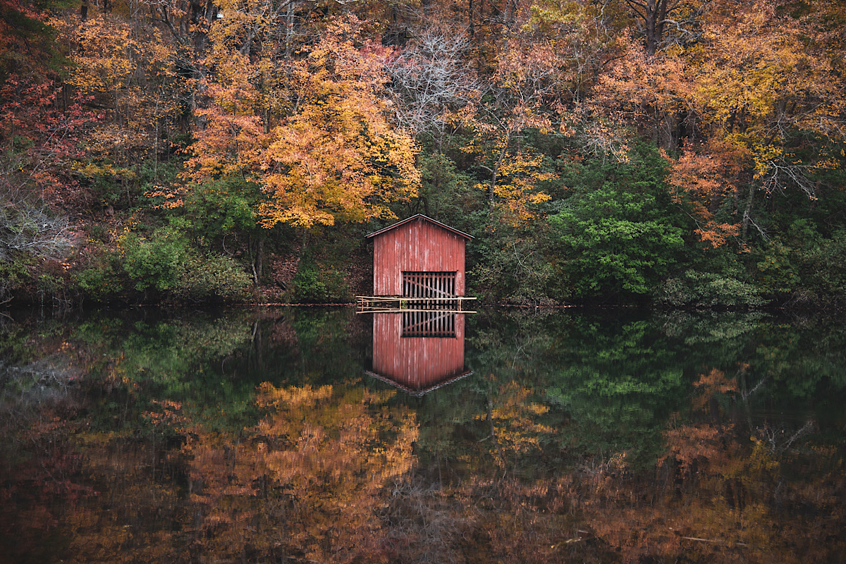 barn with fall leaves